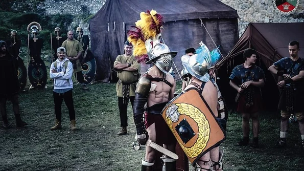 Trupă de gladiatori la Festivalul Cetăţilor Dacice jpeg