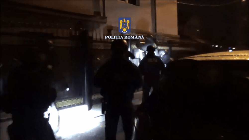 Proxenet îmbogățit de cinci tinere obligate să se prostitueze în Europa. A strâns jumătate de milion de euro VIDEO