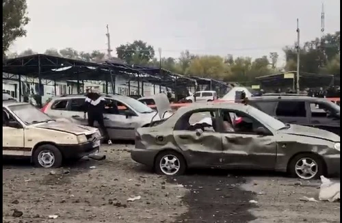 Convoiul de mașini cu civili atacat de forțele ruse în regiunea Zaporojie FOTO Twitter