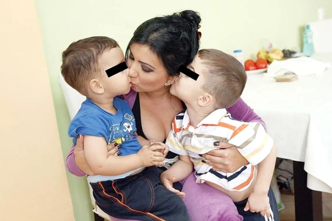 
    Adriana Bahmuţeanu a insistat ca cei doi copii să înveţe la şcoli de statfoto: arhiva personală  