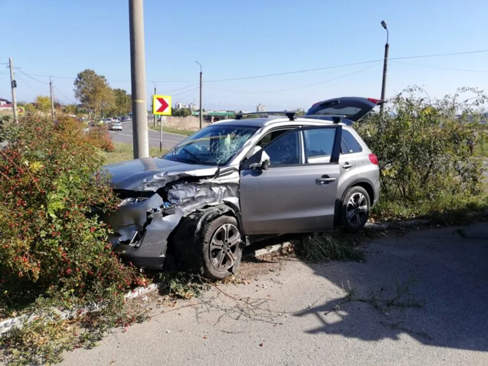 Mașina Monicăi Macovei, după accident