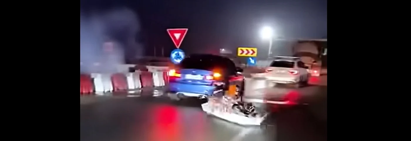 A făcut drifturi cu sicriul legat de mașină Foto: Captură Video Youtube