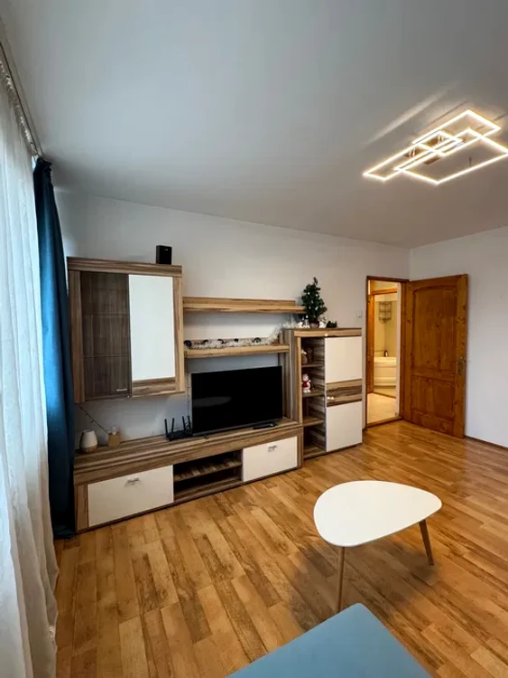 Apartament de 48 de metri pătrați, în bloc vechi, vândut cu 115.000 de euro, îm București Foto OLX