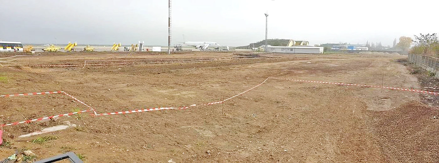11 noiembrie. Şantierul  aeroportului este gol. FOTO: Mediafax/ Adevărul