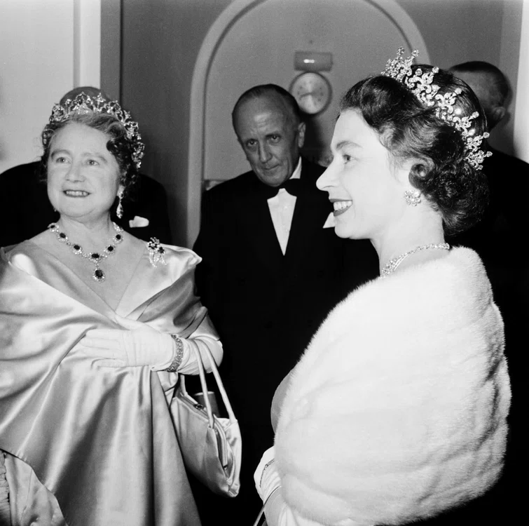 3 regina elisabeta si mama ei gettyimages 498501055 jpg jpeg