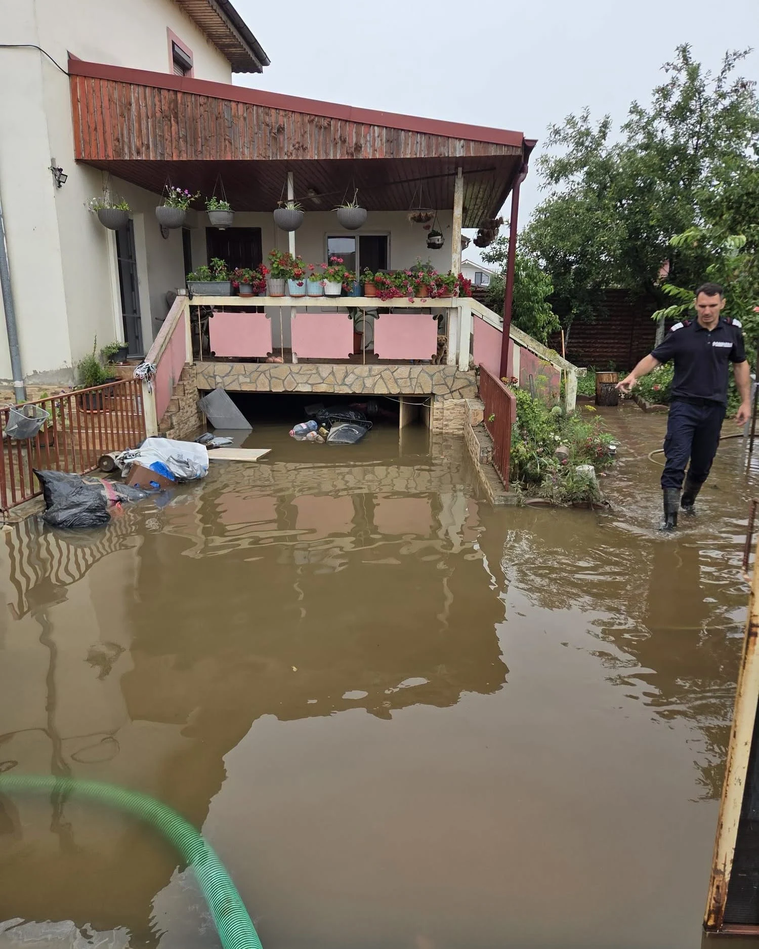 12 localități din țară afectate de fenomene meteo extreme: un spital din județul Vrancea, alimentat temporar cu generator