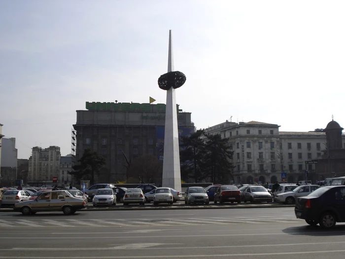 Monumentul din Piaţa Revoluţiei este foarte controversat FOTO Arhivă