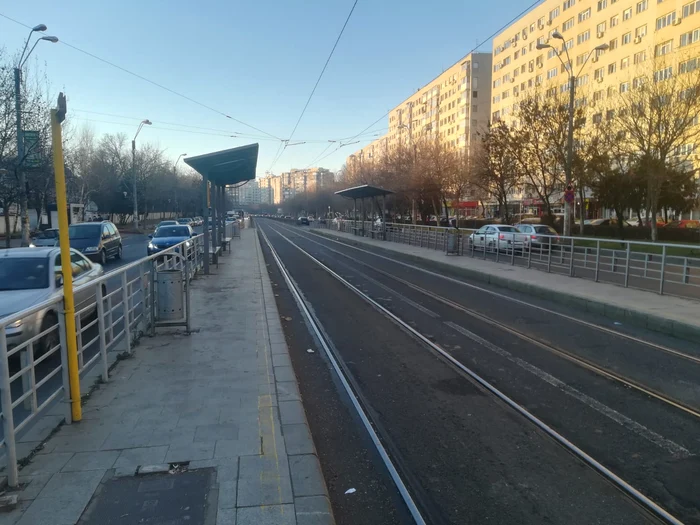 Stațiile de pe linia tramvaiului 1, altădată pline de oameni erau goale ieri dimineață