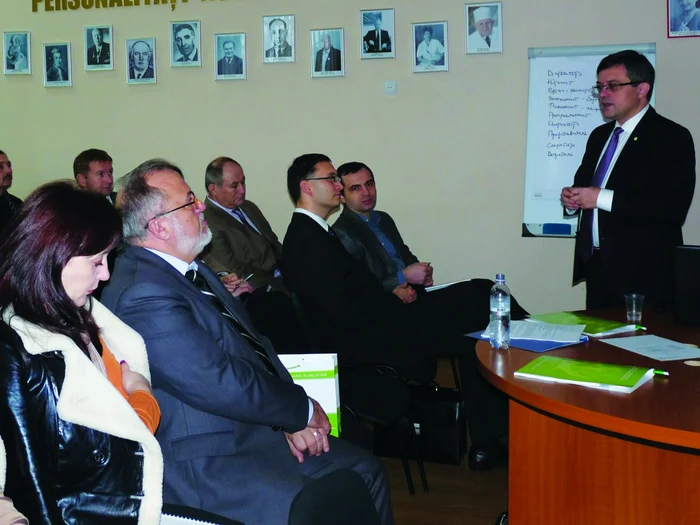 Angajaţii CNAM la prima şedinţă de reorganizare FOTO cnam.md