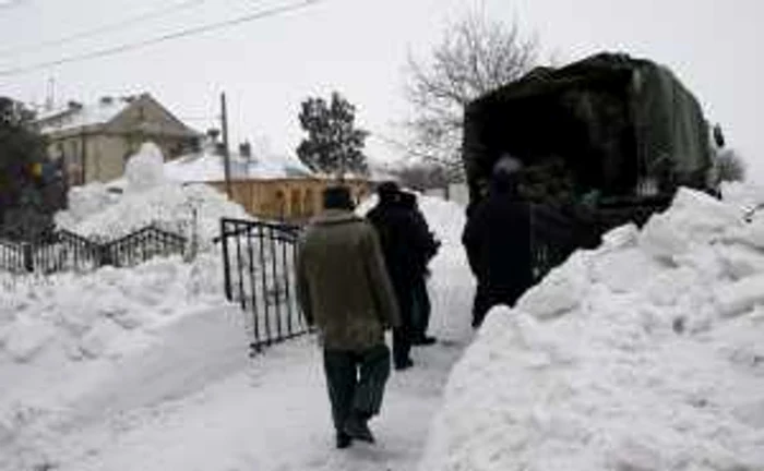 Intervenţia Brigăzii 10 Geniu în zonele sinistrate. FOTO: NICOLETA BUTNARU