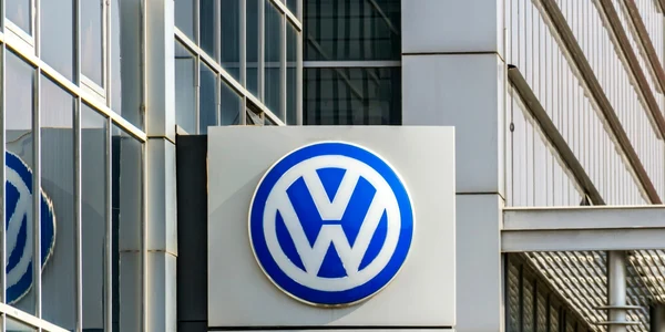 volkswagen logo vw foto shutterstock
