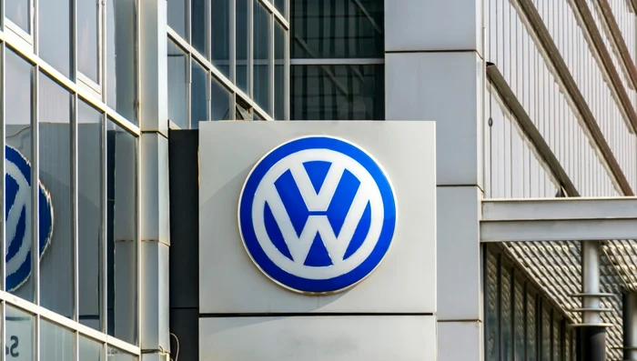 volkswagen logo vw foto shutterstock