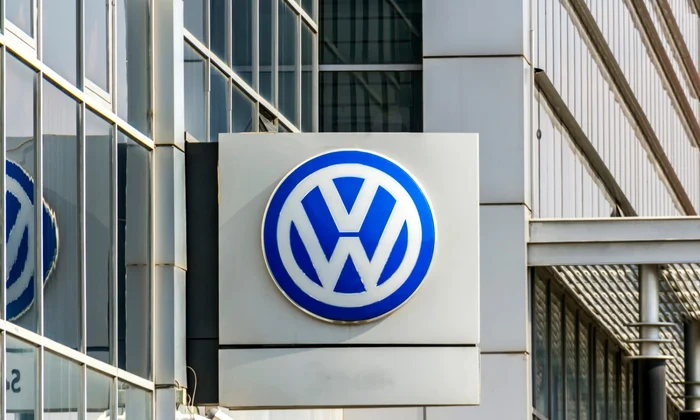 volkswagen logo vw foto shutterstock