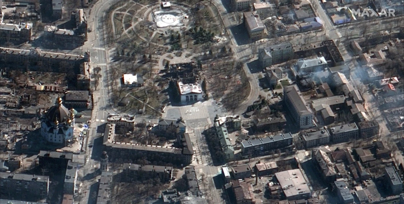 Teatrul din Mariupol distrus / FOTO Maxar Technologies