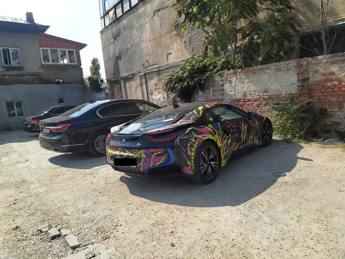 Mașina Andei iese în evidență în orice loc