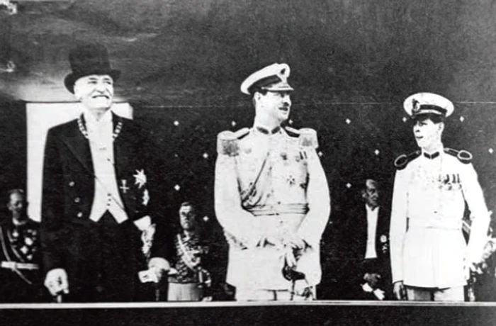 Ignacy Mościcki, Regele Carol al II-lea și Marele Voievod Mihai asistă la parada trupelor militare române dedicată sosirii președintelui polonez la București