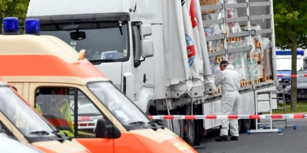 Camion cu migranti la bord oprit de politia germana FOTO shz.de