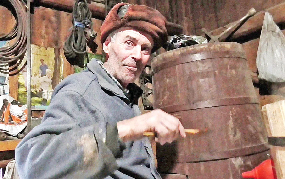”Două ore fierb la un cazan”,  spune Viorel Teşcan