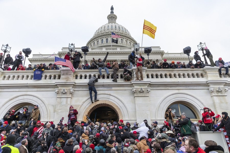 J.D. Vance ne ceartă pentru anularea alegerilor. Cine vorbeşte! Cei care au invadat Capitoliul în 2020 să anuleze alegerile!