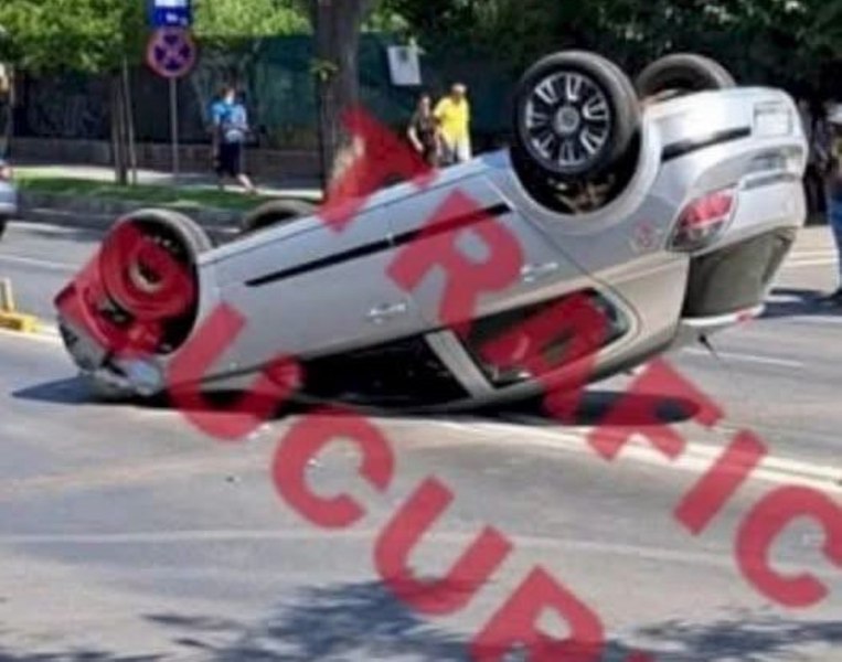 Un cetățean străin s-a răsturnat cu mașina pe un bulevard din București. Cum s-a produs accidentul