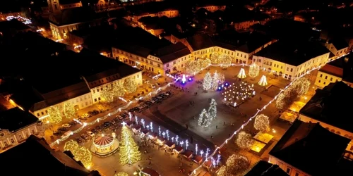 A fost pornit iluminatul festiv în Baia Mare FOTO Facebook Cătălin Cherecheş