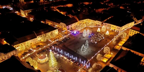 A fost pornit iluminatul festiv în Baia Mare FOTO Facebook Cătălin Cherecheş