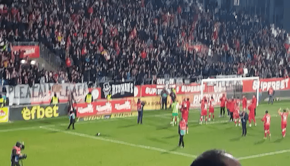 Spectacol în tribune și pe teren, la Arad. Mesaje anti-FCSB în peluză FOTO VIDEO