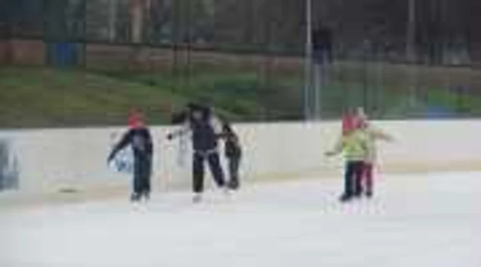 Arădenii s-au relaxat la patinoar