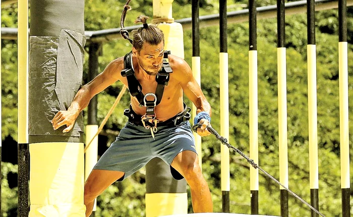 
    Iulian Pîtea, Costin şi Ion Surdu s-au jucat de-a “Exatlon”  în parcul de distracţii  