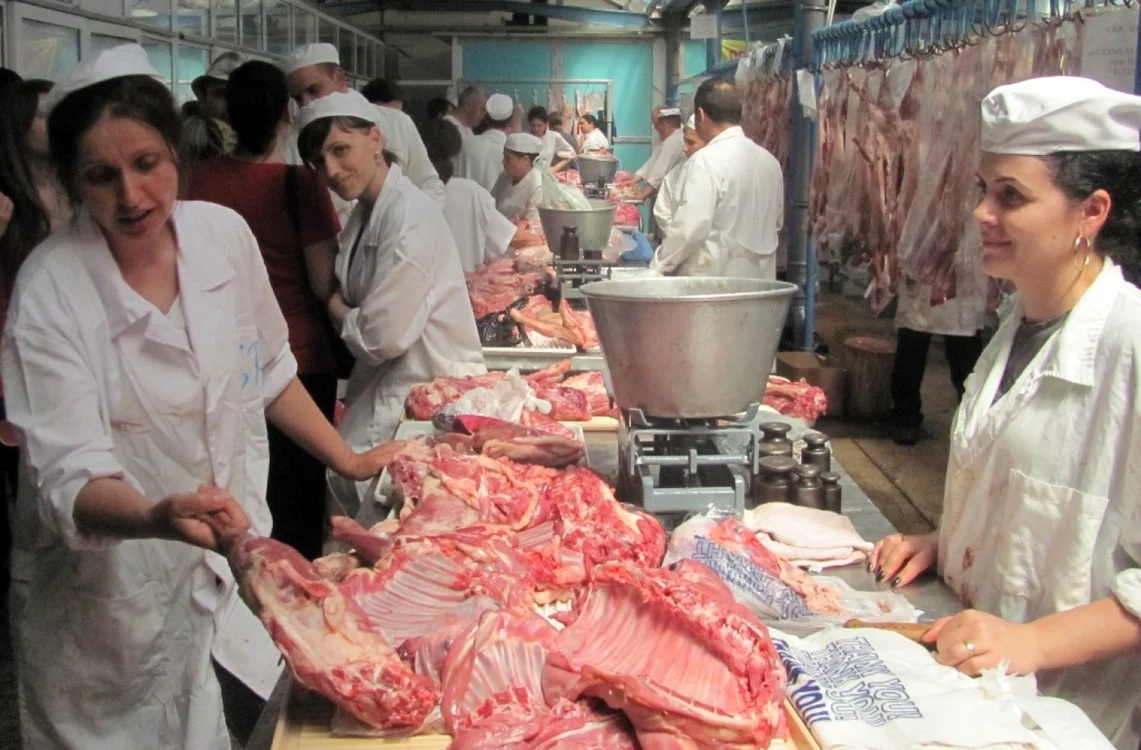 Cunoscătorii îţi dau sfaturi cum să iei cea mai bună carne FOTO S. Ionescu