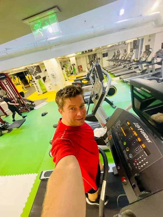 
    Smiley și noul Pavel Bartoș,  cu 12 kilograme  mai puțin, au filmat  pentru Sărbătorile  de iarnă  