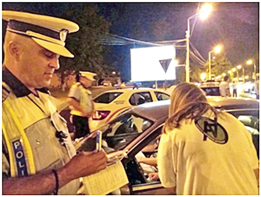 
    Polițiștii au testat cu aparatul antidrog 300 de șoferi Foto: Agenţia Naţională Antidrog  