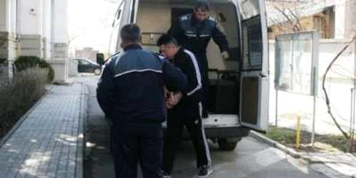 Poliţistul este acuzat de luare de mită