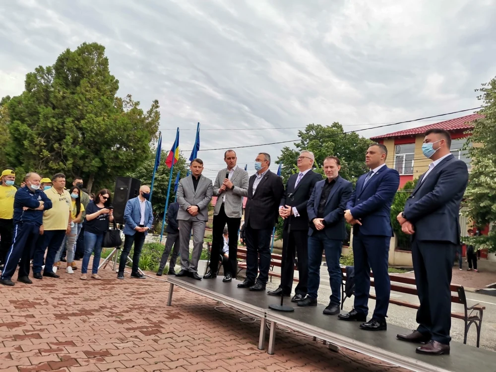 Premierul a petrecut mai puţin de o jumătate de oră în Deveselu FOTO: Alina Mitran