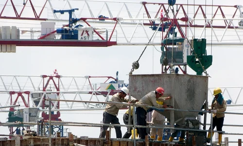 lucratori santier constructii pixabay jpg