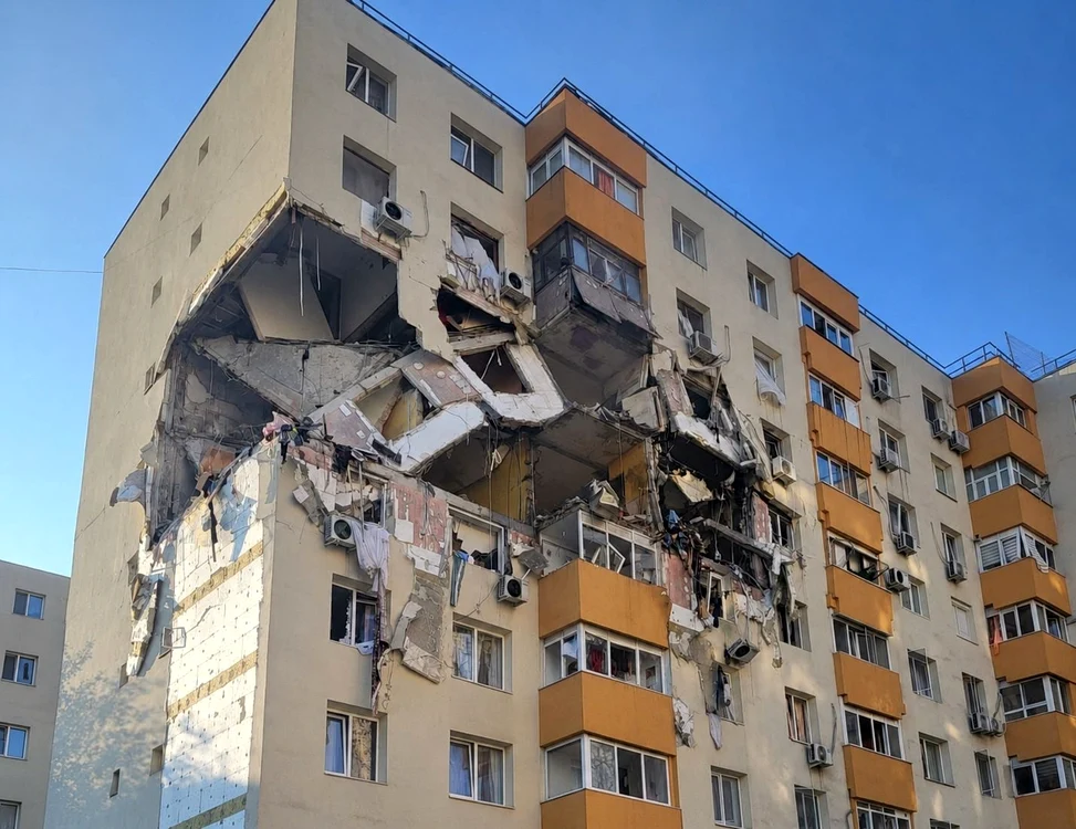 În scurt timp ar putea începe lucrările la blocul distrus de explozie. FOTO: FB/Ciprian Ciucu