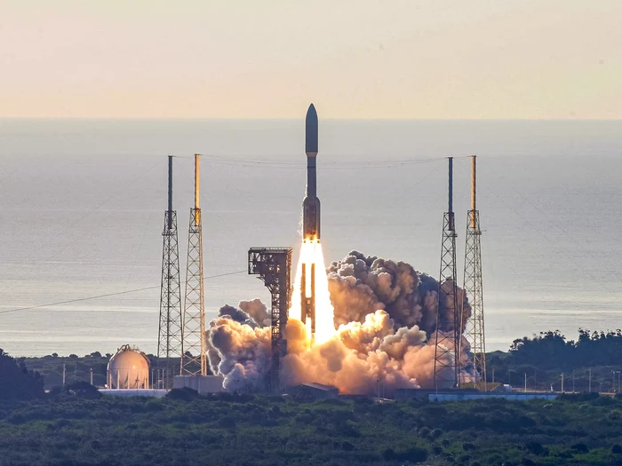 
    Racheta Atlas V a decolat cu succes  de la Cape Canaveral cu destinaţia Marte  