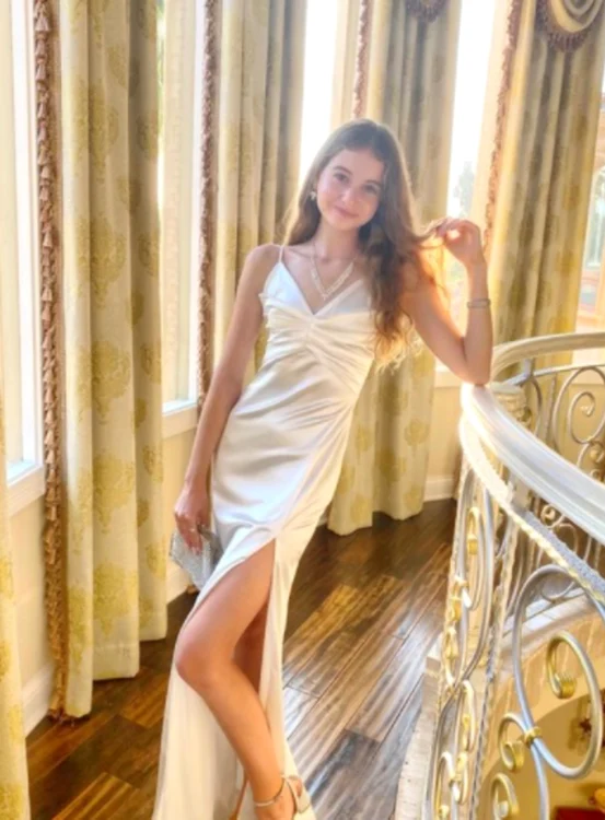 
    Irina Columbeau, elegantă pentru banchet, după absolvirea clasei a VIII-aFoto: Arhivă personală  