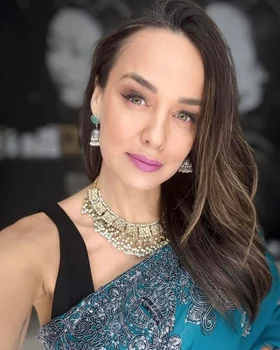 Andreea Raicu e pasionată de călătoriile în India și de mindfulness și meditații