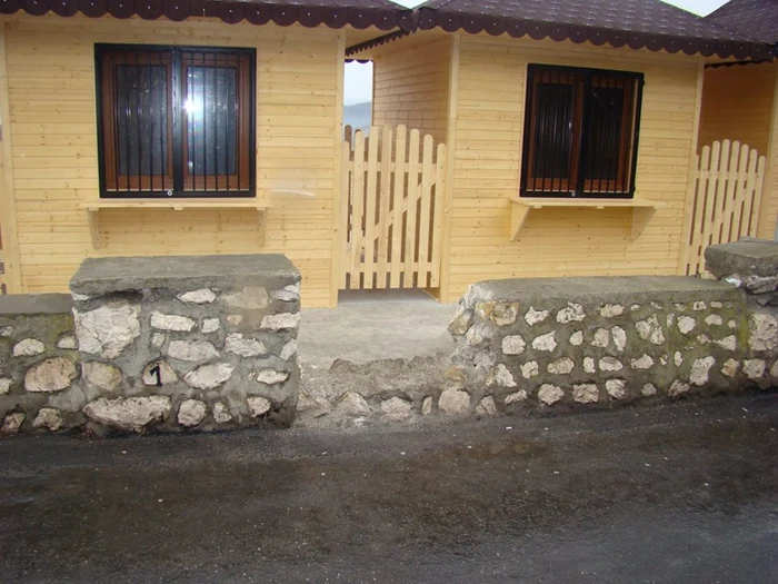 Şapte chioşcuri au fost amenajate în vecinătatea terasei Mausoleului Mateiaş. Clubul de Istorie Militară: “Mausoleul este supus unui atac”