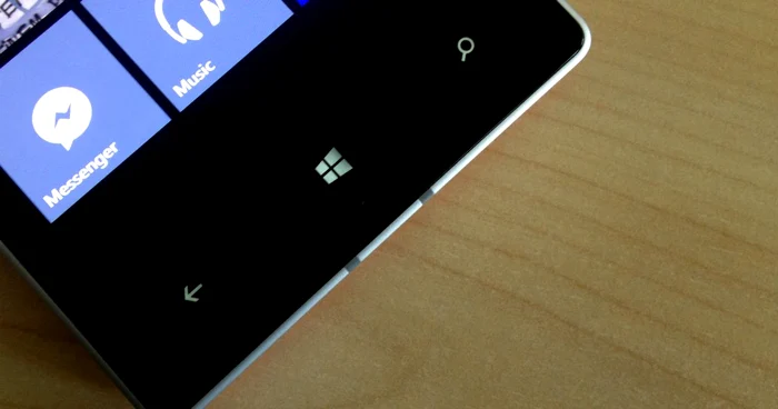 Windows Phone 8.1 dispune de asistentul digital Cortana. FOTO Răzvan Băltăreţu/Adevărul