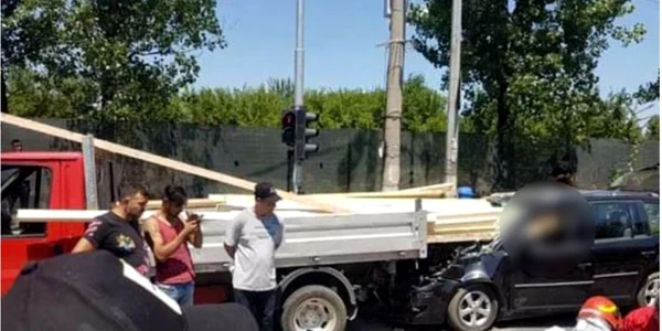 accident bucuresti utilitara lemne
