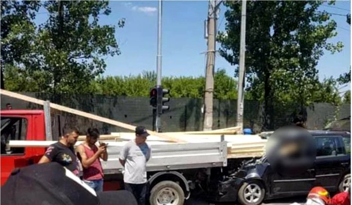 Bărbatul rănit este cel care a provocat accidentul.