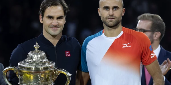 Marius Copil si Roger Federer. FOTO EPA-EFE