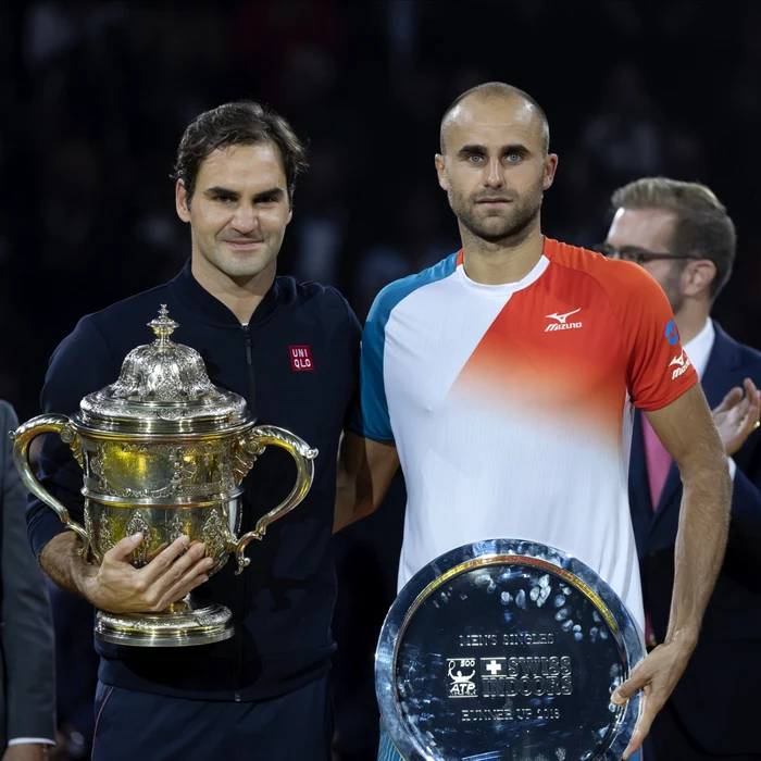 Marius Copil si Roger Federer.                                                                                    FOTO EPA-EFE