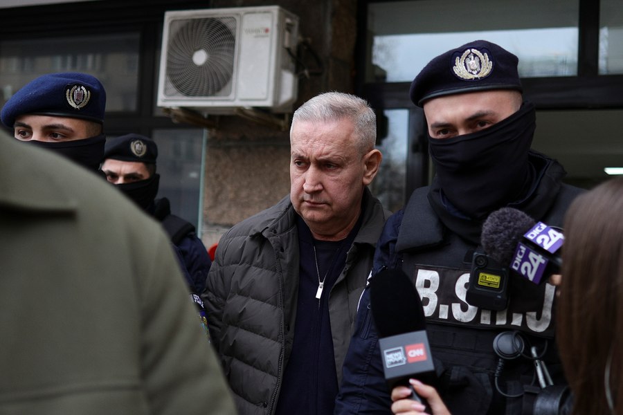 Directorul ARR Cristian Anton a fost arestat. DNA a descoperit 500.000 de euro în cutii din locuința sa