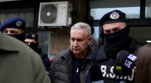 Directorul ARR, Cristian Anton, este escortat către sediul DNA, în București. FOTO Inquam Photos / Octav Ganea