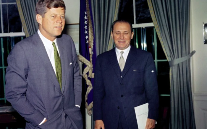 John F Kennedy şi ambasadorul Petre Bălăceanu - Casa Albă Sursa jfklibrary.org