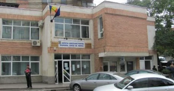 Angajatorii oferă 169 de locuri de muncă