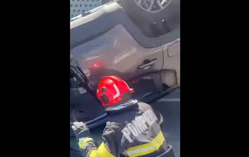 Femeie rănită în parcarea unui mall din Pitești, după ce o mașină s‑a răsturnat. Șoferul are 70 de ani